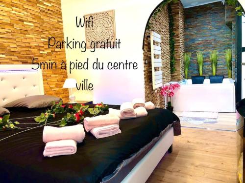 La suite romantique Jacuzzi,parking gratuit,centre : Appartements proche de Villiers-Louis