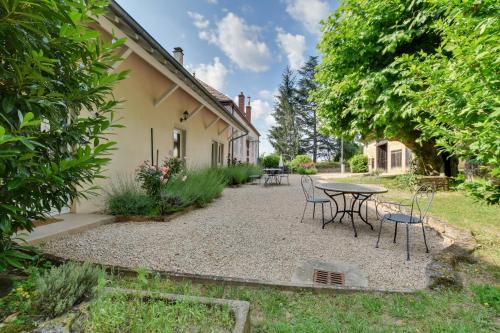 Loisy - Lovely Holiday House with Swimming Pool : Appartements proche de Préty