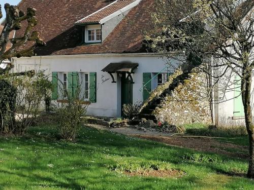 Charmant gîte : Les flambeaux : Maisons de vacances proche de Montigny-lès-Condé