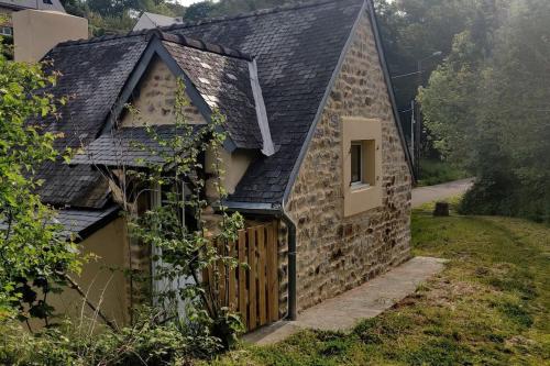 Petite maison de charme en pierre : Maisons de vacances proche de Le Trévoux