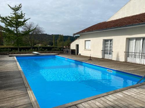 Chateau Camp del Saltre apartments with communal swimming pool : Appartements proche de Goujounac