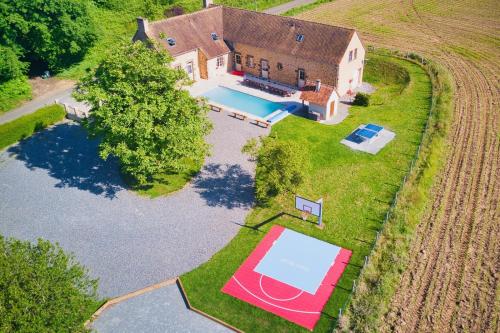 Crazy Villa Chateaubert 28 - Heated pool - Basket - 2h Paris - 30p : Villas proche de Tennie