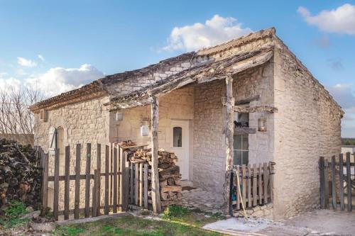 Maisonnette Lotoise en pierre blanche : Maisons de vacances proche de Sauzet
