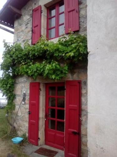 Petite Maison à la campagne : Maisons de vacances proche de Saint-Germain-Laprade