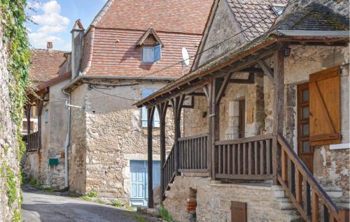 Awesome home in Marcilhac sur Cl with 3 Bedrooms and WiFi : Maisons de vacances proche de Grèzes