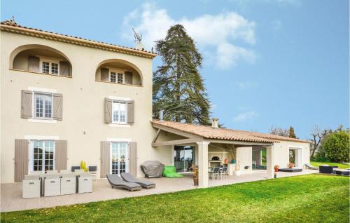 Awesome home in La Gaude with 4 Bedrooms, Indoor swimming pool and Swimming pool : Maisons de vacances proche de Saint-Jeannet