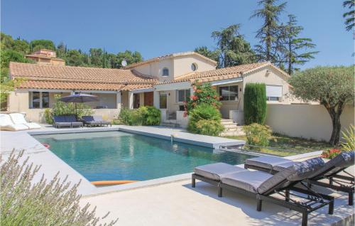 Awesome home in Rochefort with 3 Bedrooms, WiFi and Outdoor swimming pool : Maisons de vacances proche de Lirac