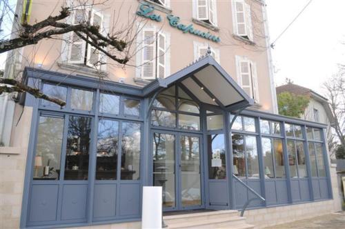 Hôtel Restaurant Les Capucins - Repas Possible : Hotels proche de Trévilly