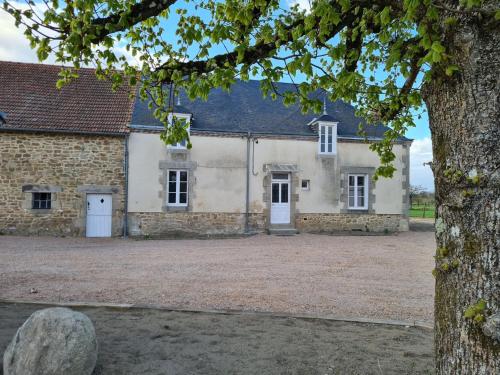 Gîte Crozon-sur-Vauvre, 8 pièces, 18 personnes - FR-1-591-382 : Maisons de vacances proche d'Aigurande