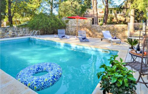 Awesome Home In Mornas With Outdoor Swimming Pool, 6 Bedrooms And Private Swimming Pool : Maisons de vacances proche de Saint-Étienne-des-Sorts