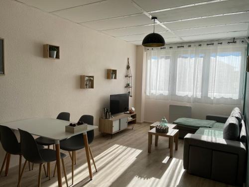 Appartement rénové tout confort, centre Valdahon : Appartements proche de Montgesoye