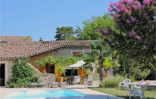 Awesome Home In La Batie Rolland With Outdoor Swimming Pool, Private Swimming Pool And 3 Bedrooms : Maisons de vacances proche d'Espeluche