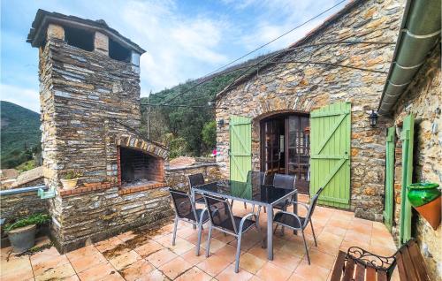 Nice home in Olargues with WiFi and 3 Bedrooms : Maisons de vacances proche de Pardailhan