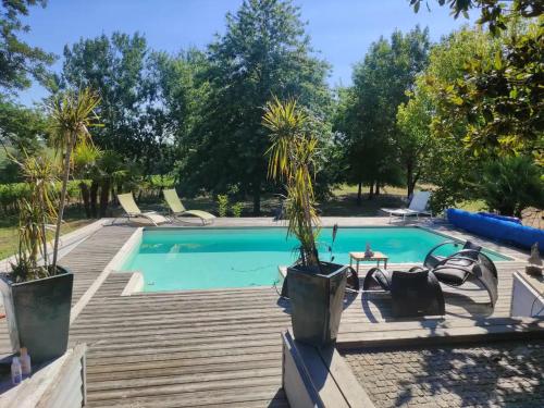Entre deux mers, piscine privée : Villas proche de Frontenac