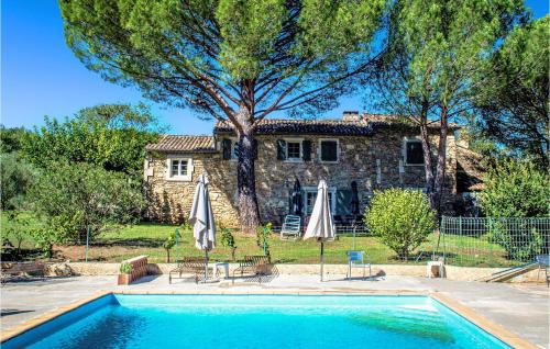 Amazing home in St, Andr dOlrargues with Outdoor swimming pool, 3 Bedrooms and WiFi : Maisons de vacances proche de La Roque-sur-Cèze