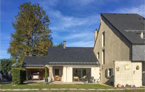 Amazing home in Bourisp with WiFi and 2 Bedrooms : Maisons de vacances proche de Bordères-Louron