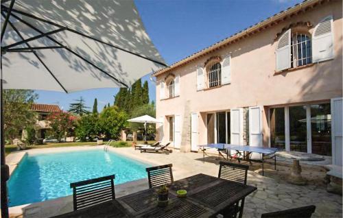 Awesome home in Mouans-Sartoux with Outdoor swimming pool and WiFi : Maisons de vacances proche de Mouans-Sartoux