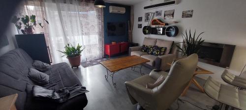 Bel appartement ensoleillé en centre ville : Appartements proche de Miramas