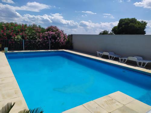 Maison 6 personnes avec piscine terrain arboré clôturé : Maisons de vacances proche de La Bastide-d'Engras