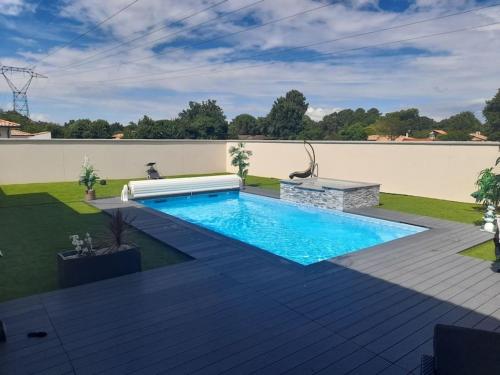 Magnifique villa avec piscine : Villas proche de Léognan
