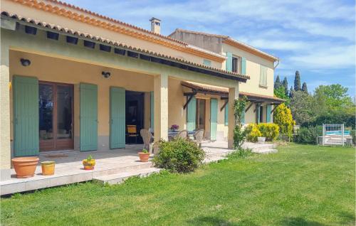 Beautiful home in Caumont-sur-Durance with Outdoor swimming pool, WiFi and 3 Bedrooms : Maisons de vacances proche de Noves