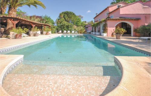 Beautiful home in Plascassier with 8 Bedrooms, WiFi and Private swimming pool : Maisons de vacances proche de Valbonne