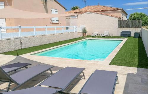 Stunning Home In Saint-nazaire-daude With Wifi, Outdoor Swimming Pool And Heated Swimming Pool : Maisons de vacances proche de Mirepeisset