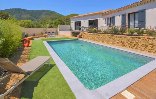 Awesome Home In Propiac With Wifi, Private Swimming Pool And 3 Bedrooms : Maisons de vacances proche de Piégon