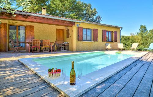 Awesome home in St Andr-Roquepertuis with 3 Bedrooms, WiFi and Outdoor swimming pool : Maisons de vacances proche de Montclus