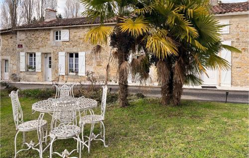 Beautiful home in Taillant with WiFi and 1 Bedrooms : Maisons de vacances proche de Saint-Jean-d'Angély