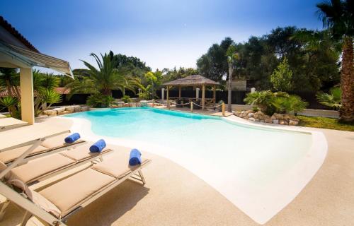 EL PARADISIO Splendid 5 STARS Villa atypical in Antibes with overflowing swiming pool : Villas proche de Biot