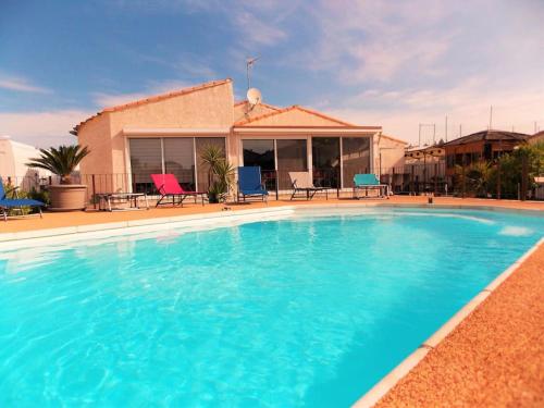 Grande Villa L'AÏAGUDO climatisée piscine, jacuzzi 8 Personnes et 2 bébés : Maisons de vacances proche de Beaucaire