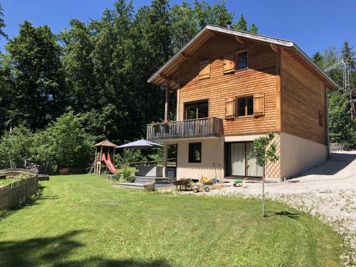 Charmant chalet entre lac et montagnes : Maisons de vacances proche d'Aviernoz