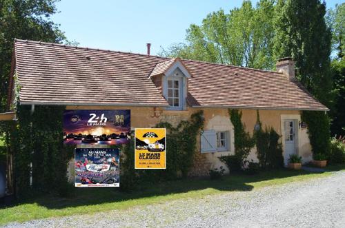 Lake View Cottage close to Le Mans 24H circuit : Maisons de vacances proche de Chassillé