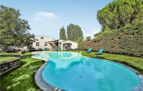 Nice Home In Malataverne With Outdoor Swimming Pool, 7 Bedrooms And Wifi : Maisons de vacances proche de Malataverne