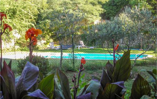 Stunning Home In Mondragon With Outdoor Swimming Pool, Wifi And Swimming Pool : Maisons de vacances proche de Mondragon