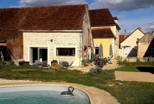 Magnifique maison de maître avec piscine : Maisons de vacances proche de Paroy-en-Othe