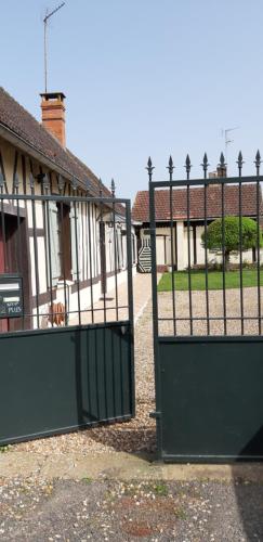 Chez Josie, Gîte indépendant, jardin privé, calme, parking gratuit, : Maisons de vacances proche de Le Roncenay-Authenay