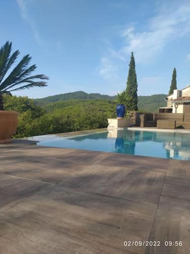 Maison de charme avec piscine privée aux portes des Cévennes : Maisons de vacances proche de Cendras