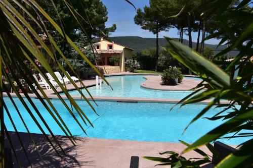 Villa Lorna - 2 maisons - piscine privée : Maisons de vacances proche d'Aups