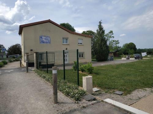 Maison indépendante avec 3 chambres : Maisons de vacances proche de Saint-Jean-sur-Tourbe