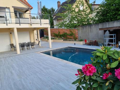 Ravissant Studio avec piscine privée et jardin : Sejours chez l'habitant proche de Bougival