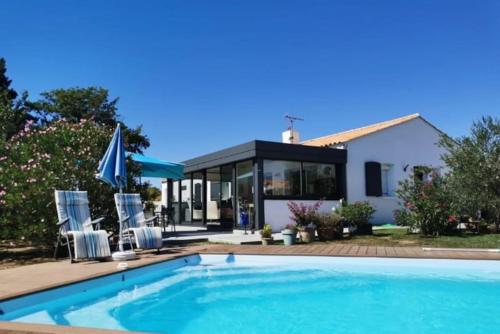 Villa plain-pied piscine chauffée proche plages : Villas proche d'Olonne-sur-Mer