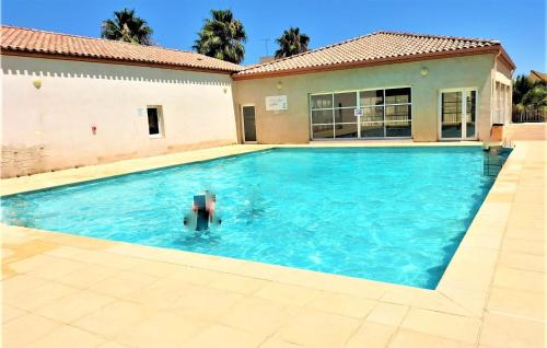Awesome home in Gallargues-le-Montueux with Outdoor swimming pool, WiFi and 2 Bedrooms : Maisons de vacances proche de Codognan