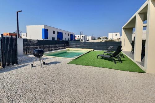 Agréable villa avec piscine privée et garage : Maisons de vacances proche de Vendres