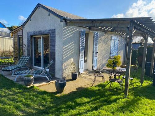 Charming holiday home in a quiet location, near the coast, 2 bicycles : Maisons de vacances proche de Yquelon