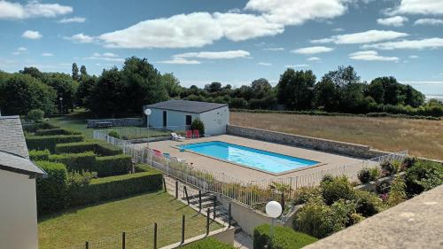 Apt 2 pièces, mer à 1 km, piscine en juillet-août : Appartements proche de Lingreville