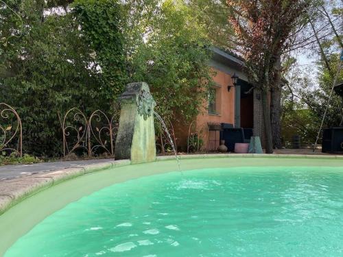 Cottage chaleureux avec piscine privée : Maisons de vacances proche de Saint-Dézéry