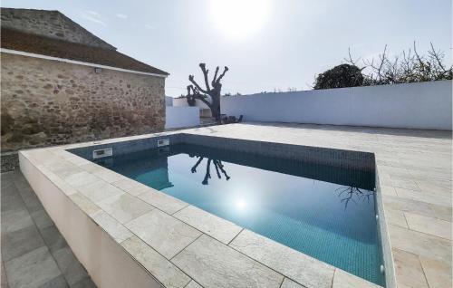 Stunning home in Nissan-lez-Enserune with Outdoor swimming pool and 2 Bedrooms : Maisons de vacances proche de Salles-d'Aude