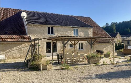 Awesome home in Praslay with Outdoor swimming pool, WiFi and 4 Bedrooms : Maisons de vacances proche d'Aubepierre-sur-Aube